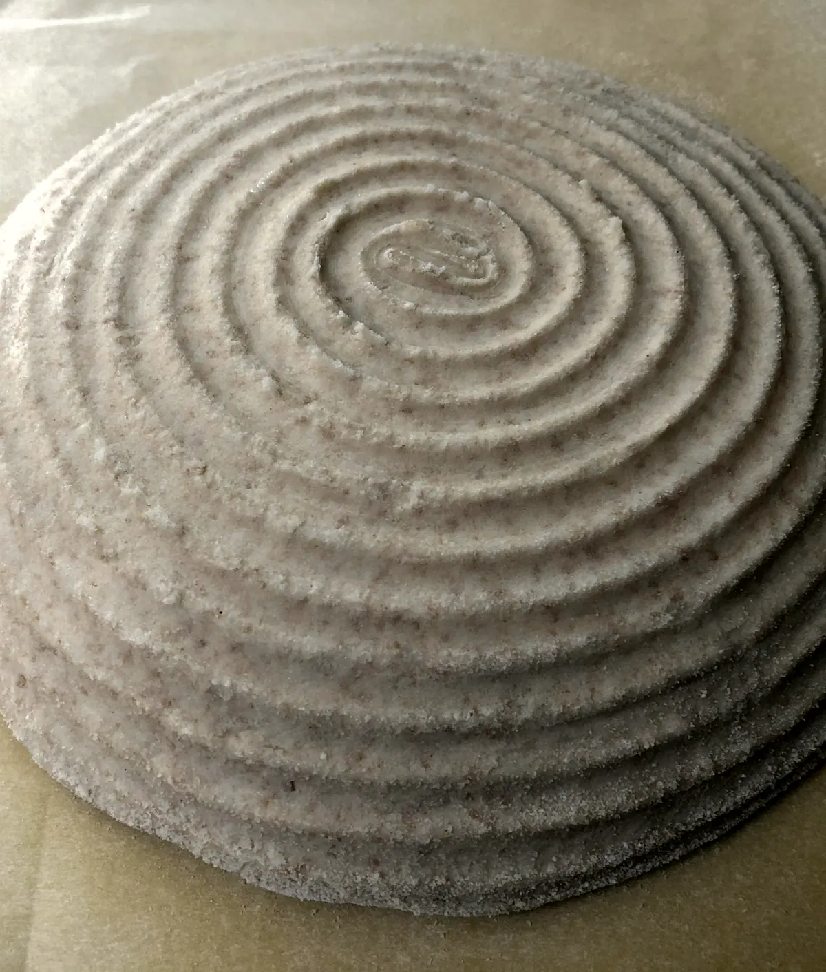 Pâton au levain marqué par son banneton
